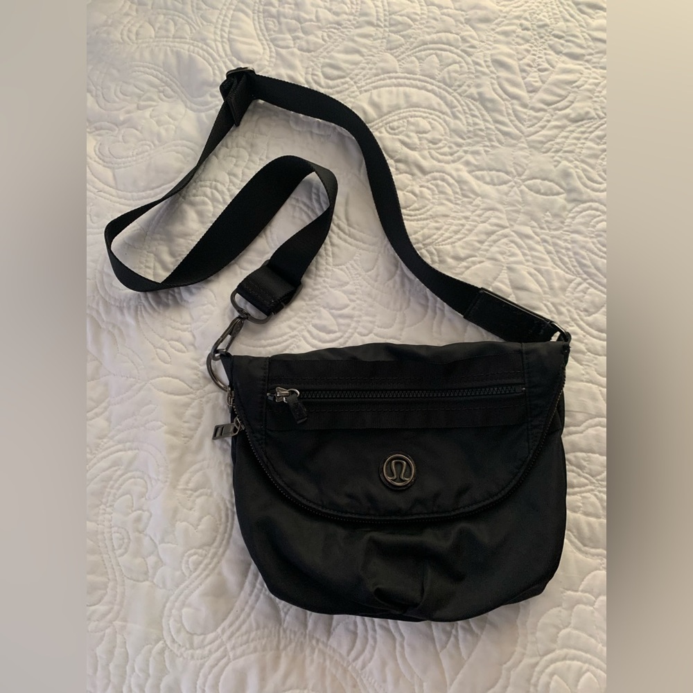 Lululemon black festival bag as-is